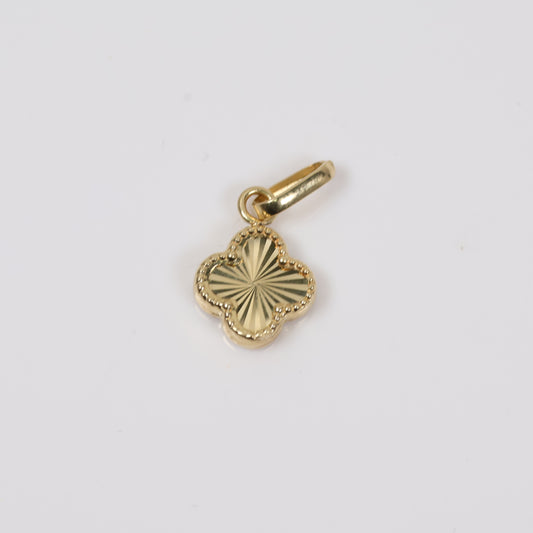 18K YG Clover Pendant / 0.77gr / 0.5in /