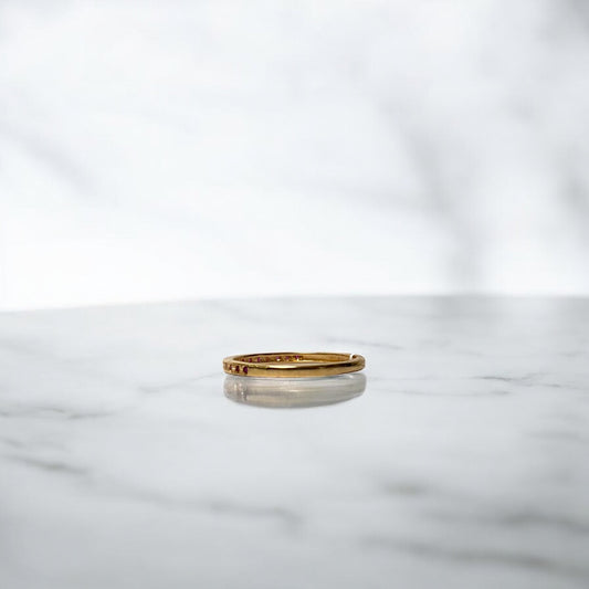 18K Yellow Gold Rustic Lane Ring With Fucshia Zircons / 1.4gr / Size 7.5