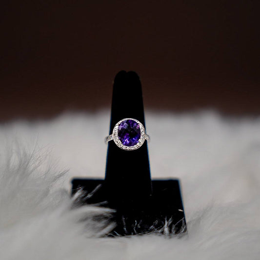 Amethyst Ring 14K White Gold With Diamonds / 6.5gr / Size 6.5 \