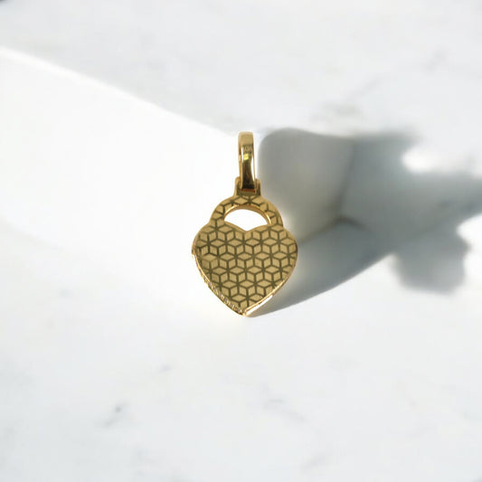 10K YG Diamond Heart Pendant / 2.2gr / 0.8in / 0.4Wt Dia