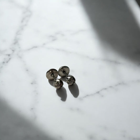 18K White Gold Diamond Cut Ball Stud Earrings / 0.55gr / 4mm