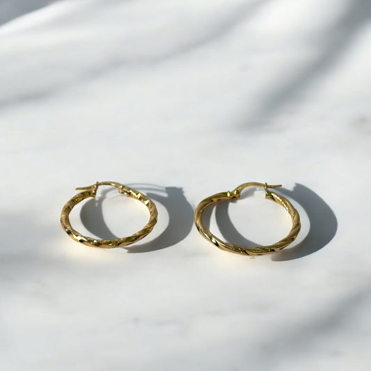 18K Yellow Gold Majo Diamond Cut Hoop Earrings / 1.63gr / 1.2in