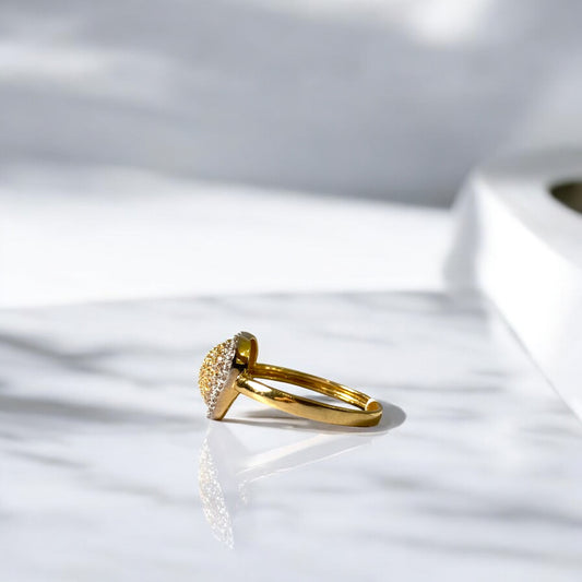 18K Yellow Gold Heart Ring With Zircons / 2.7gr / Size 7