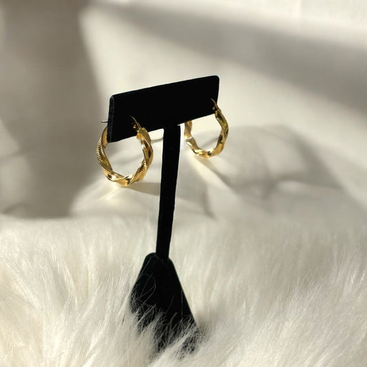 18K Yellow Gold Luxury Hoop Earrings / 1.96gr