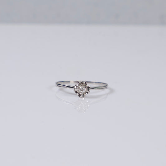 18K WG Diamond Circle Fashion Rings / 1gr / Sz 7 / Ct Dia