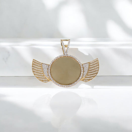 10K YG Memorial Round With Wings Pendant / 8gr / 1.6in / White Zircons