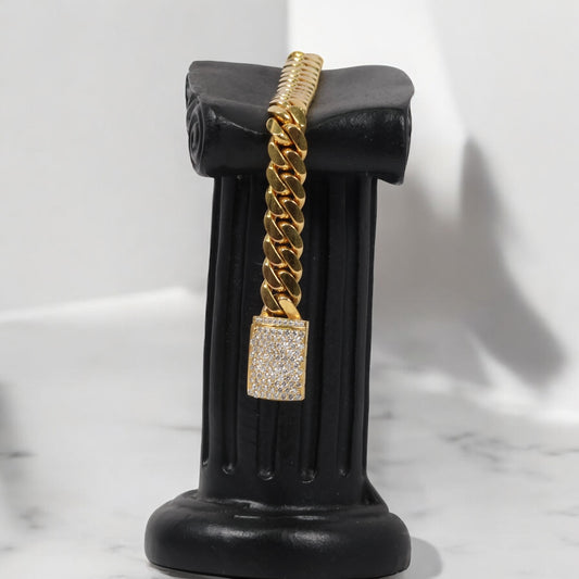 10K YG Cuban Links Bracelet / 24.68 / 7.3mm / 6in / Ct Dia