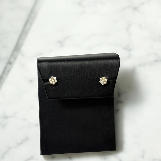 14K Yellow Gold Diamond Flower Stud Earrings 0.20Ct / 0.9gr