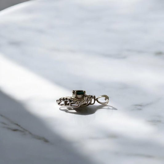 18K White Gold Diamond Heart Pendant Ct Dia / Sapphire / 3.5gr