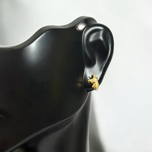 18K Yellow Gold Unicorn Stud Earrings / 0.6gr