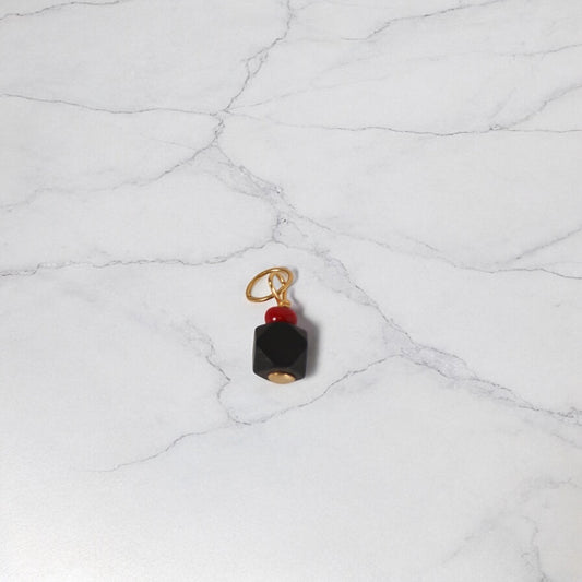 10K YG Azabache Pendant / 0.2gr / 0.5in /