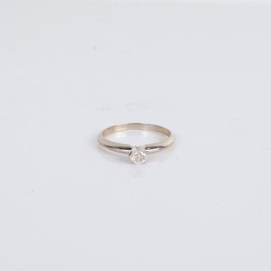 Round Diamond Solitaire Engagement Ring 14K White Gold / 2gr / Size 7