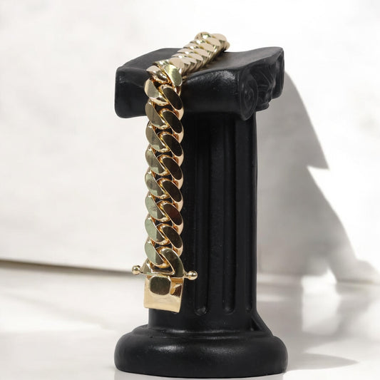 10K YG Cuban Links Bracelet / 70.72gr / 10.8mm / 8.5in /