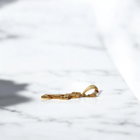 18K Yellow Gold Letter E Crown Pendant With Zircons / 1.72gr / 1in