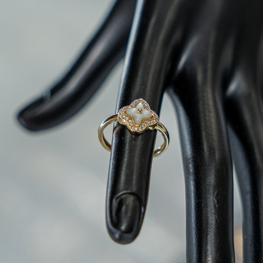 14K Yellow Gold White Flower Ring With Zirconia / 2.1gr / Size 8