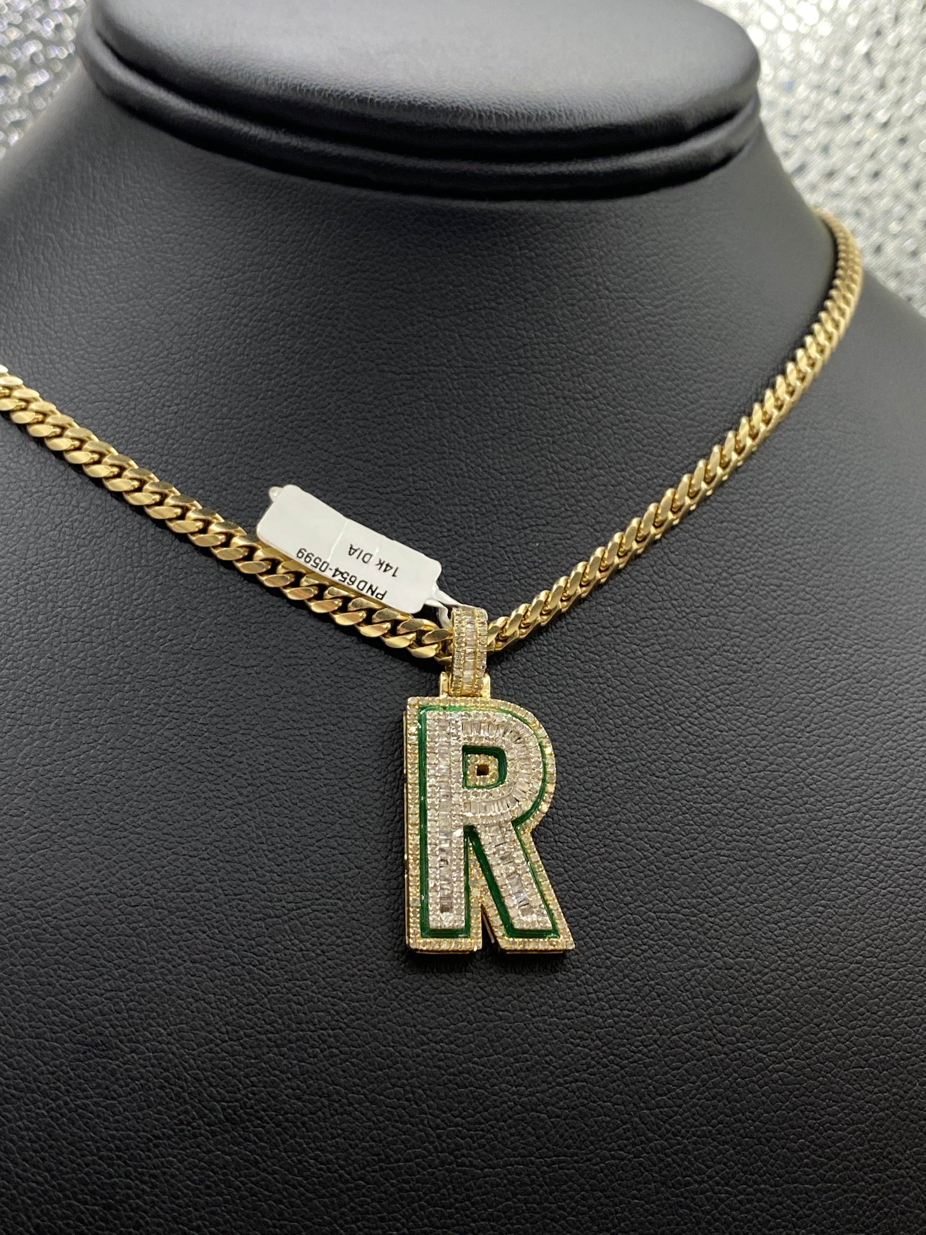 Letter R Pendant 14K Yellow Gold With Diamond 5.9gr
