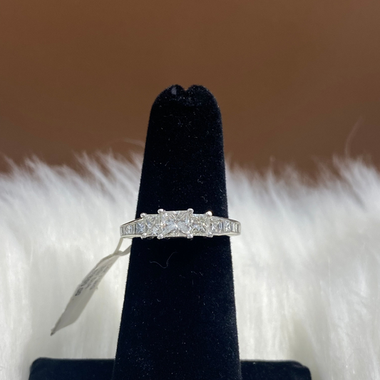 14K White Gold Diamond Luxury Engagement Ring Ct Dia / 3gr / Size 4.5