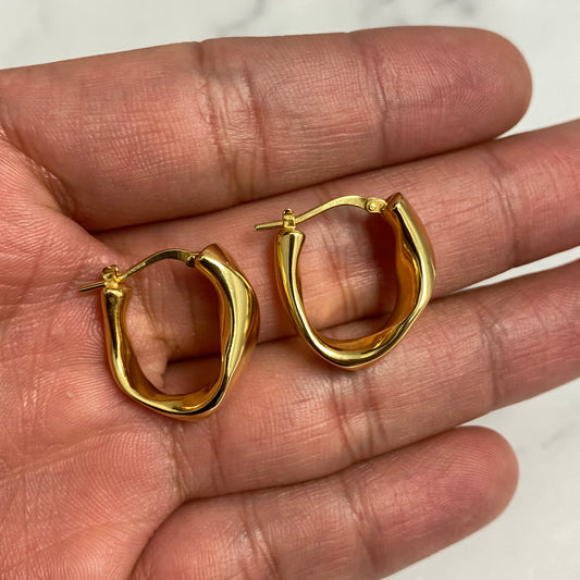 14K Yellow Gold Vintage Hoop Earrings / 2.6gr / 0.7in