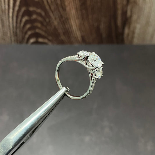 14K White Gold Lab Diamond Round Brilliant Engagement Ring 3.63Ct Lab Dia Vs / 3.65gr / Size 6.5