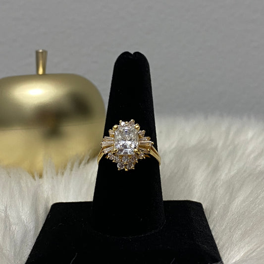 14K Yellow Gold Flower Ring Lab Diamond / 7.2gr / Size 8.5