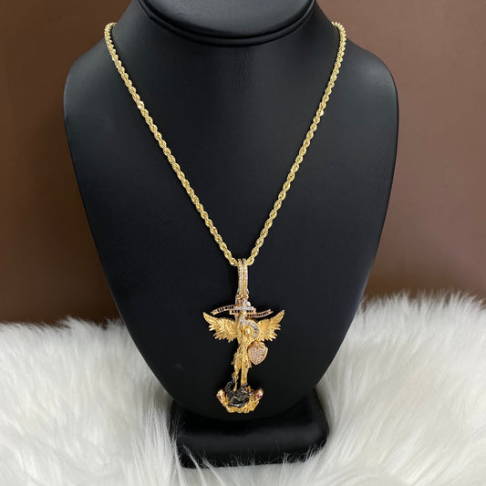 18K Yellow Gold Arcangel San Miguel Pendant With Zircons / 18.4gr