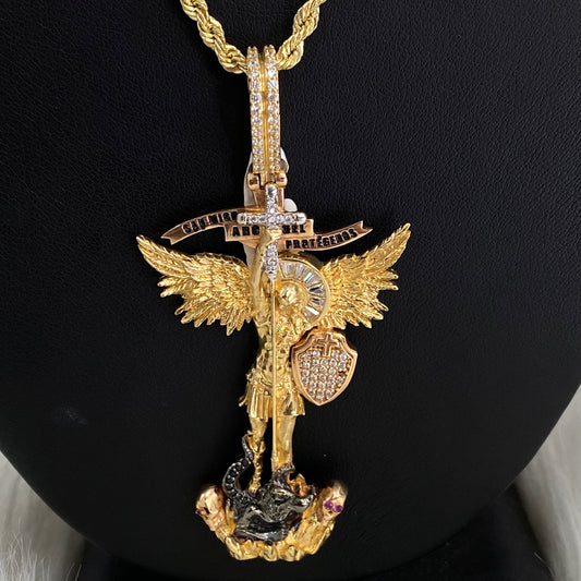 18K Yellow Gold Arcangel San Miguel Pendant With Zircons / 18.4gr