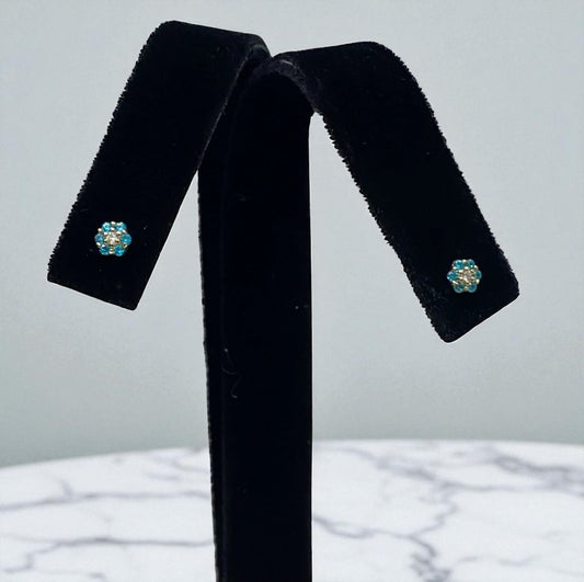 14K Yellow Gold Cyan Flower Stud Earrings With Cyan Zircons / 0.33gr