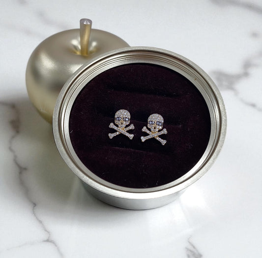 14K Yellow Gold Skull Stud Earrings With Diamond / 2gr
