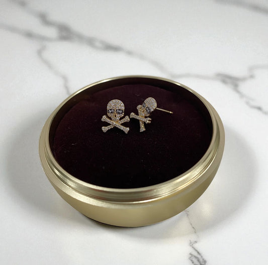 14K Yellow Gold Skull Stud Earrings With Diamond / 2gr