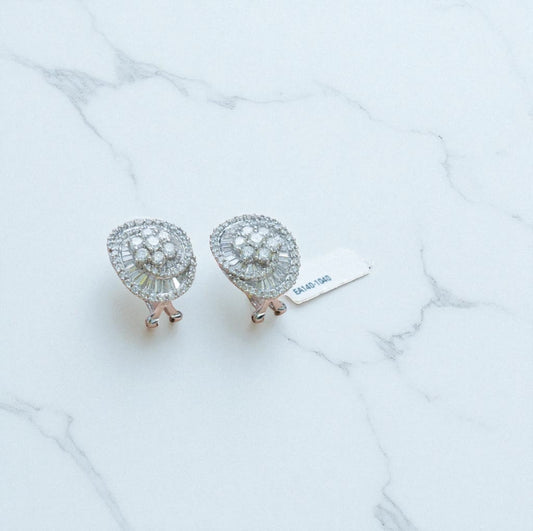 18K White Gold Diamond Flower Stud Earrings Ct Dia / 13.5gr