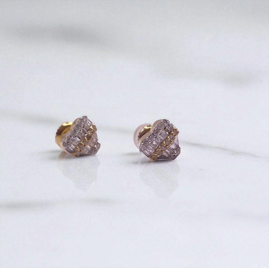 10K Yellow Gold Diamond Heart Stud Earrings 0.26Ct / 1gr
