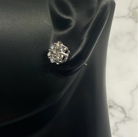 14K White Gold Diamond Flower Stud Earrings 0.49Ct / 1.3gr
