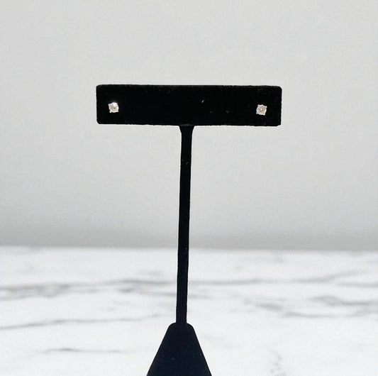 14K White Gold Diamond Luxury Stud Earrings 0.21Ct / 0.5gr