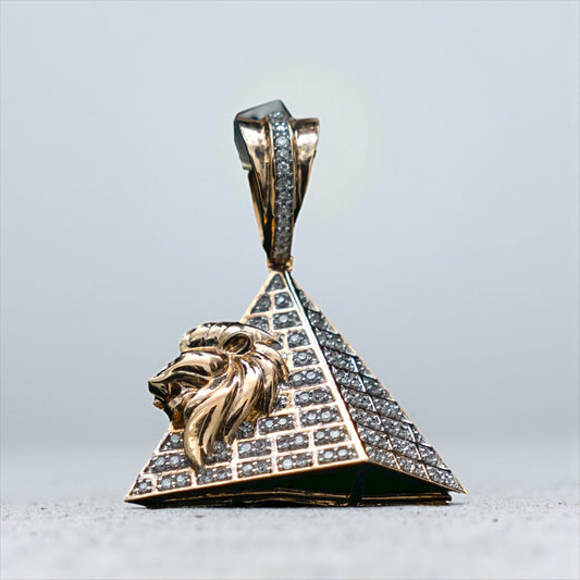 Lion Piramide Pendant 10K Yellow Gold 0,25ct / 4.3gr