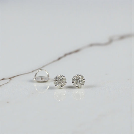 14K White Gold Diamond Flower Stud Earrings 0.29Ct Dia / 1.12gr