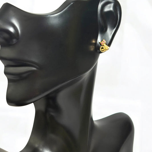 18K Yellow Gold Cat Stud Earrings With Red Zircons / 1gr
