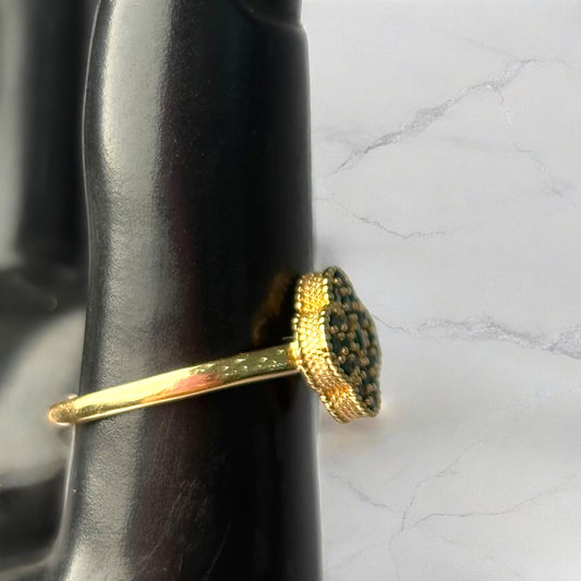 18K Yellow Gold Trevol Ring With Green Zircons / 2.4gr / Size 7 1/4