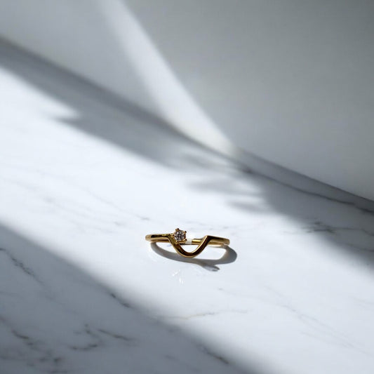 18K Yellow Gold Fashion Lonely Ring With Zircons / 1.3gr / Size 6 3/4