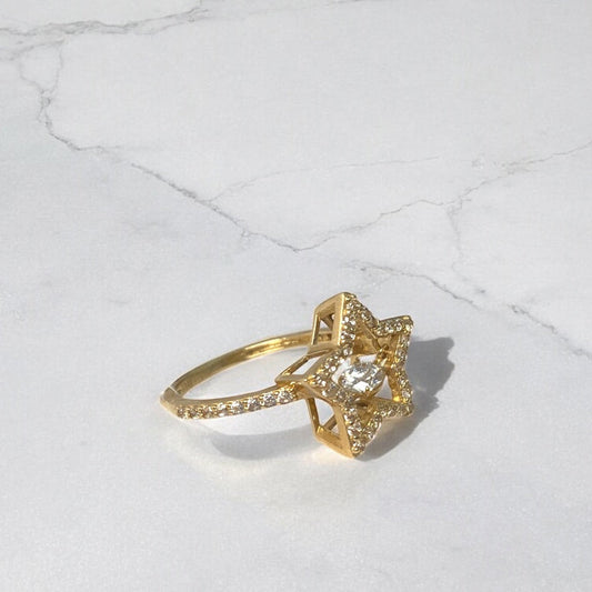 14K Yellow Gold Star Ring With Zirconia / 2.5gr / Size 6.5