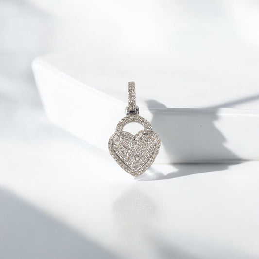 10K WG Diamond Heart Pendant / 2.3gr / 0.8in / 0.4Wt Dia