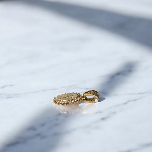 14K Yellow Gold Letter R Circle Pendant With Zirconia / 1.2gr