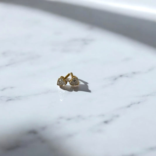 10K Yellow Gold Diamond Heart Stud Earrings Ct Dia / 0.6gr