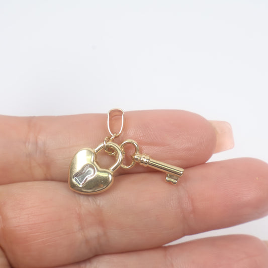 14K 2 Tone Heart Lock And Key Pendant / 1.5gr / 0.6in /