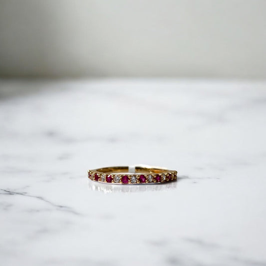 18K Yellow Gold Circles Churumbela Ring With Fucshia/White Zircons / 1.4gr / Size 6