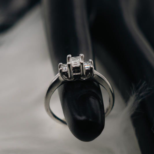 Princess Diamonds Engagement Ring Platinum White / 3.5gr / Size 6.5 / Ct Die