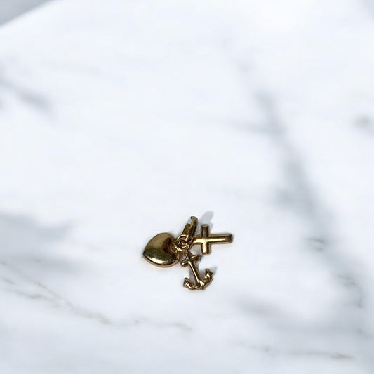 18K Yellow Gold The Three Graces Pendant / 0.52gr / 0.5in