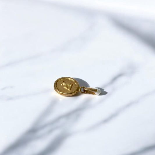18K Yellow Gold Letter F Pendant / 0.48gr
