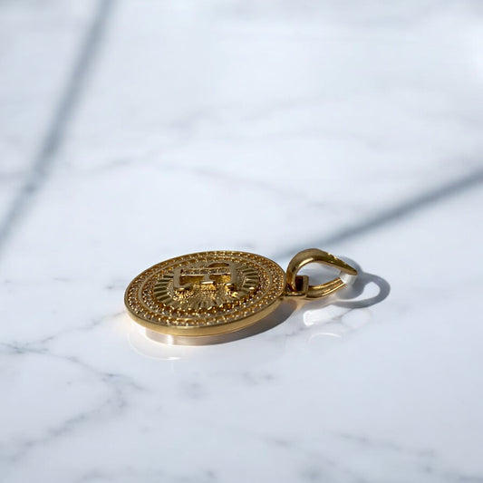 18K Yellow Gold Letter Medal E Pendant With Zircons / 4.5gr / 1.3in