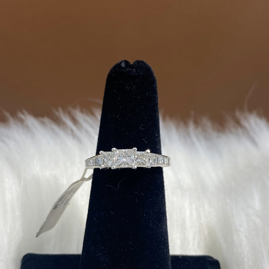 14K White Gold Diamond Flower Wedding Engagement Ring Ct Dia / 5.1gr / Size 7