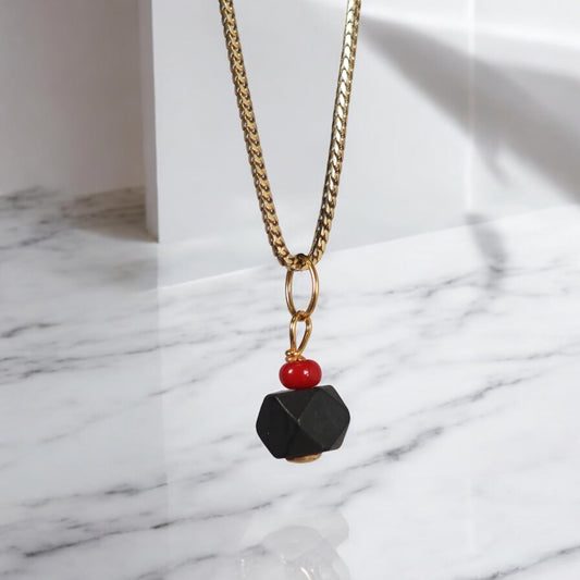 10K YG Azabache Pendant / 0.2gr / 0.5in /